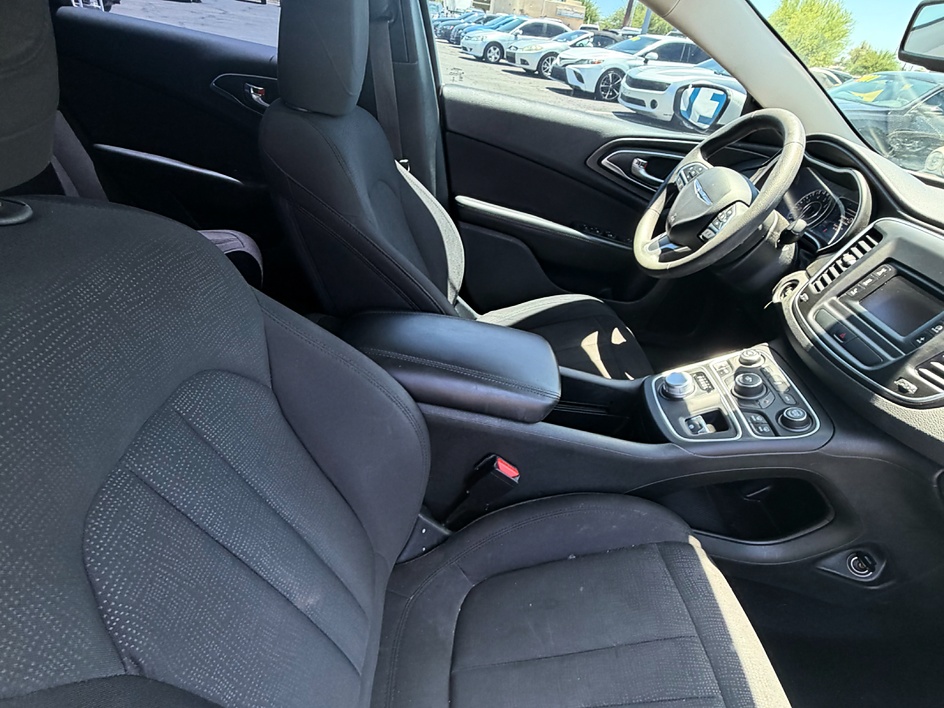 2015 Chrysler 200 Limited in Tucson, AZ — photo 10