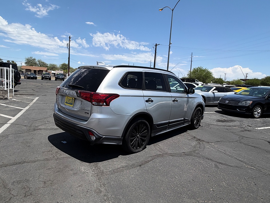 2020 Mitsubishi Outlander SEL in Tucson, AZ — photo 2