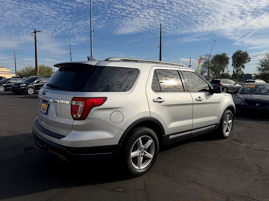 2018 Ford Explorer XLT in Tucson, AZ — photo 3
